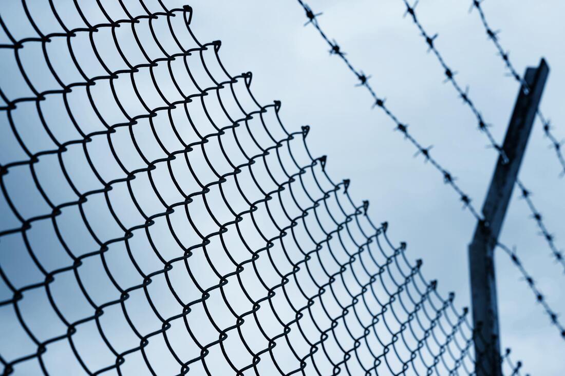 commercial metal fence and barbwires 